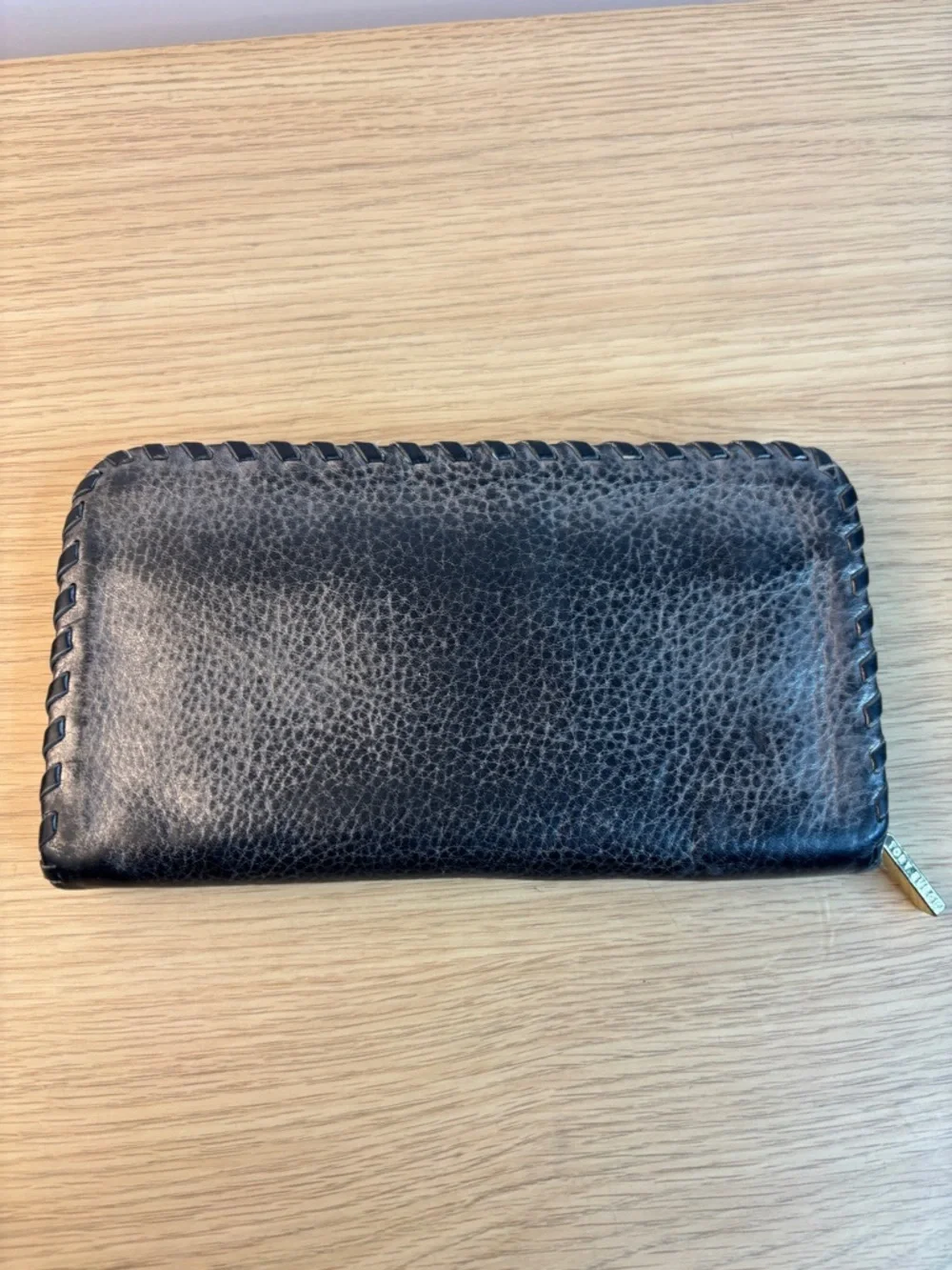 Tory Burch Chelsea Black/Gray‎ Pebbled Leather Zip-Around Wallet Whipstitch Trim